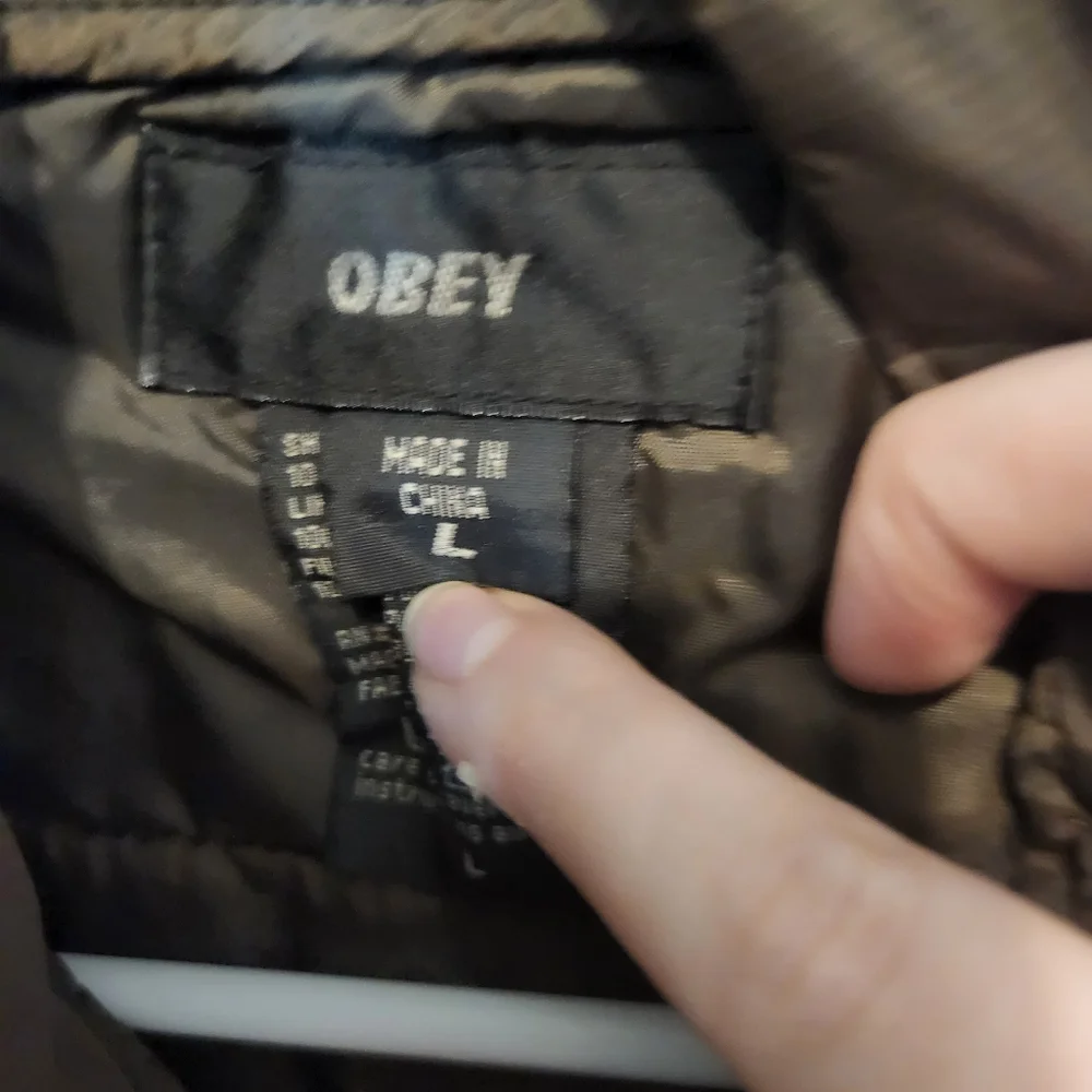 VTG OBEY CHARLIE PUFFER JACKET - OLIVE GREEN L